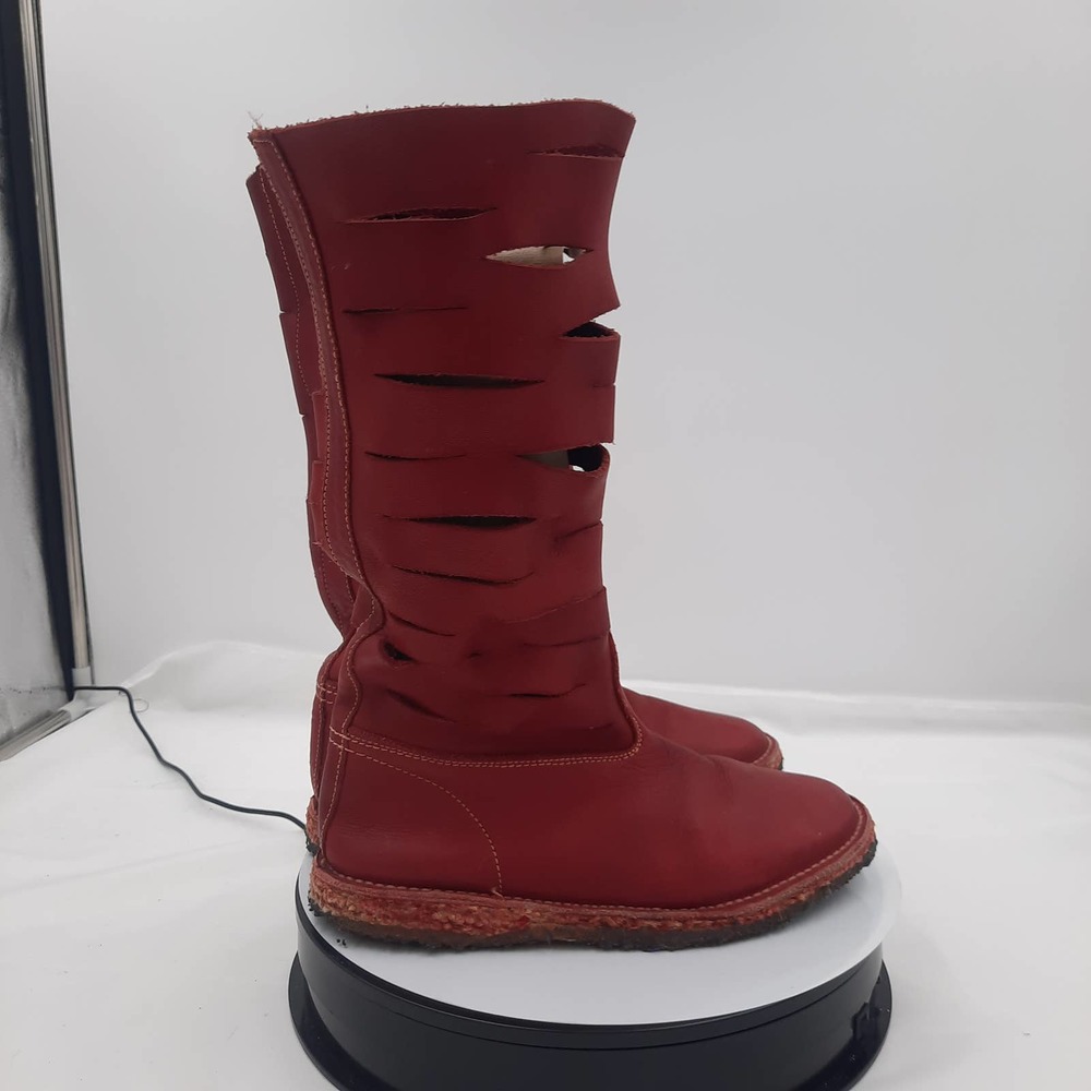 Trans-Parents Leather gum sole boots with decorative slices through upper